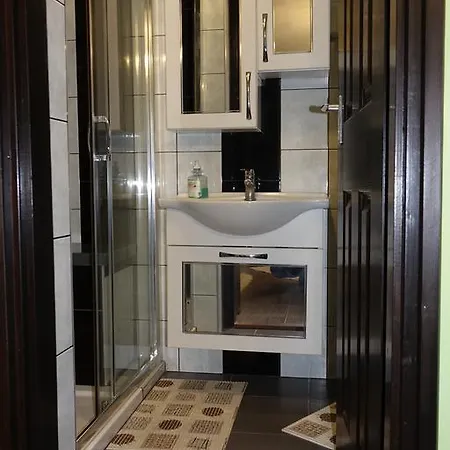 Mesteri Apartman Holiday home *