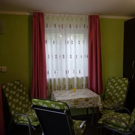 Дом отдыха Mesteri Apartman Mesteri