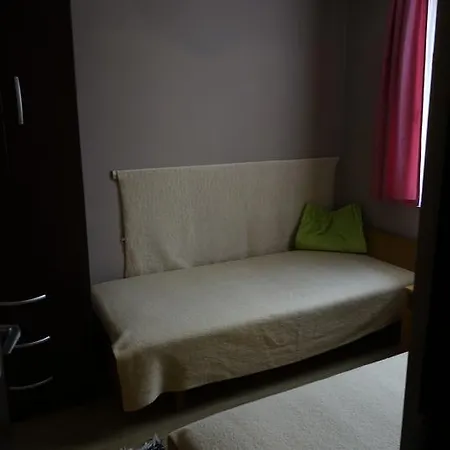 Mesteri Apartman * Mesteri