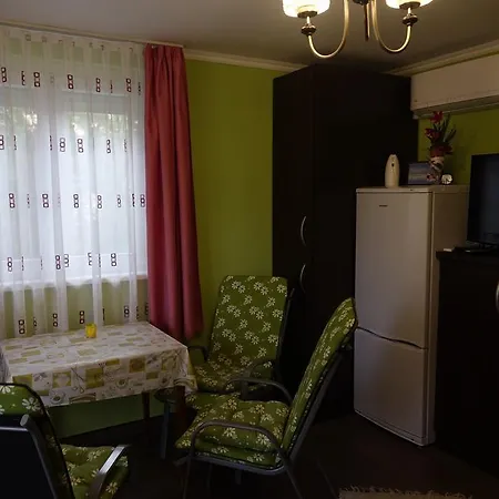 Mesteri Apartman * Mesteri