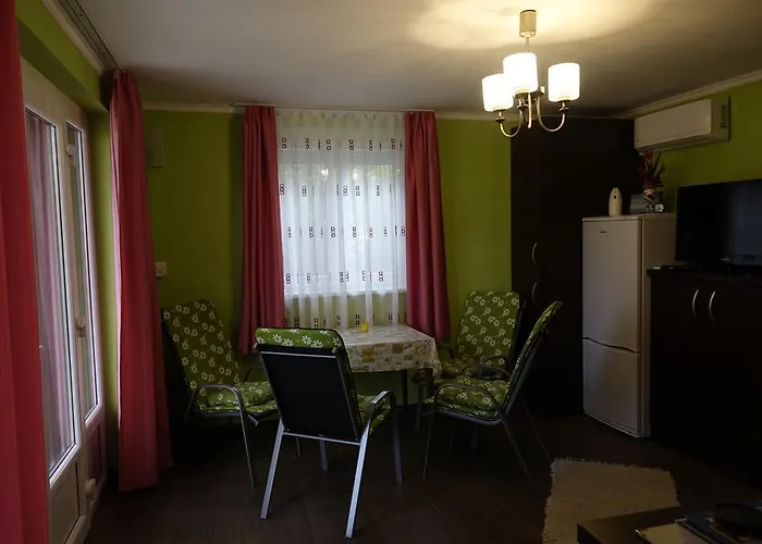 別荘 Mesteri Apartman